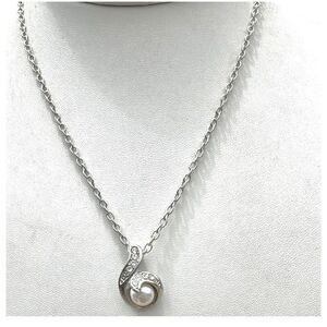 Faux pearl rhinestone silver tone pendant necklace